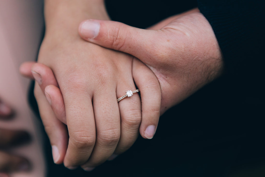 Cómo elegir un anillo de compromiso en 5 pasos? – Tu Diamante