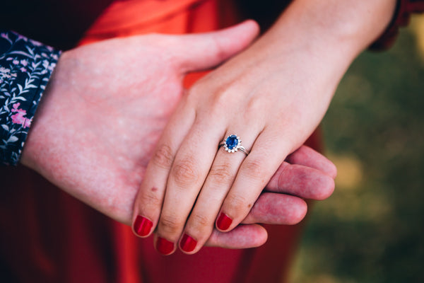 ¿Qué significa un anillo de promesa en una relación?