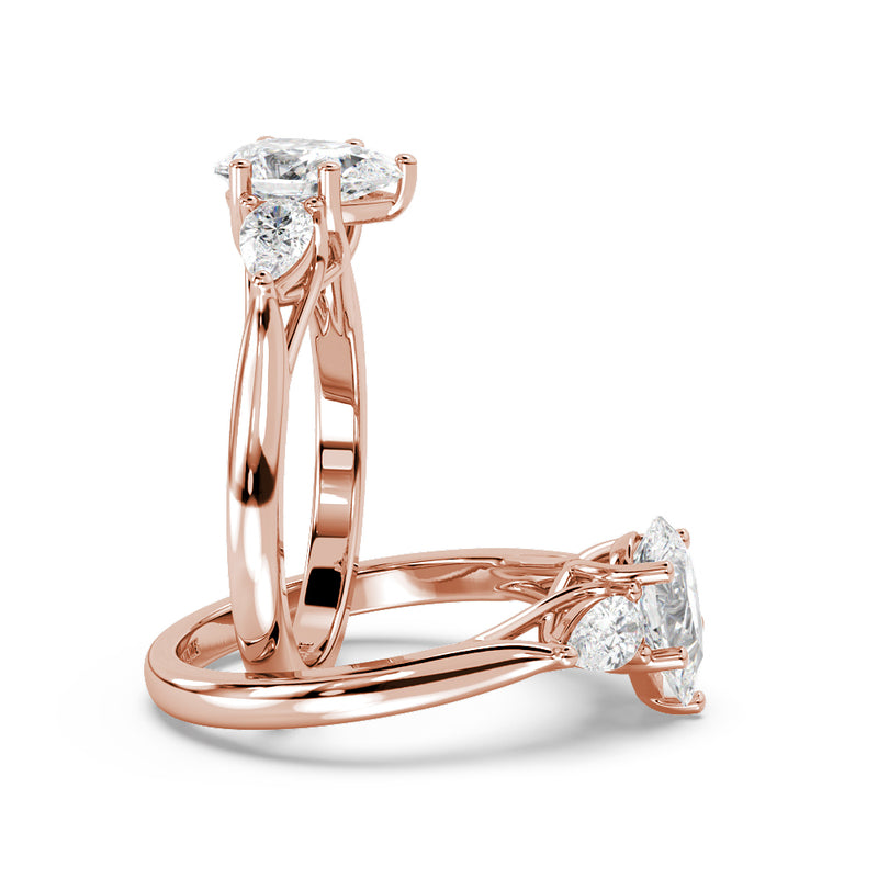Montura Para Anillo de Compromiso Tres Piedras "Trinity Pera" en Oro Rosa de 18K
